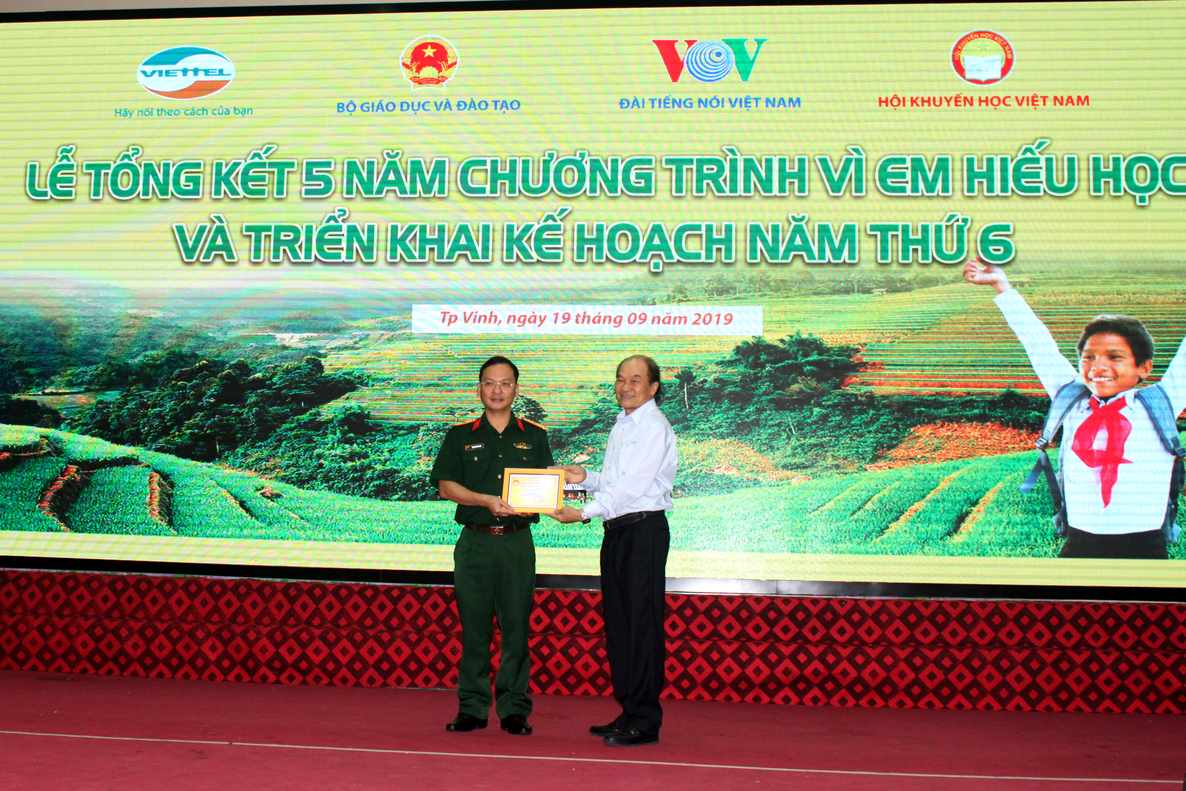 Tỉnh Nghệ An: Tổng kết 5 năm chương trình “Vì em hiếu học”